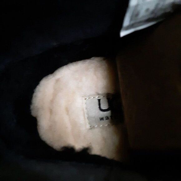 UGG Women's 6M Winter Ankle Boot - Picture 10 of 11